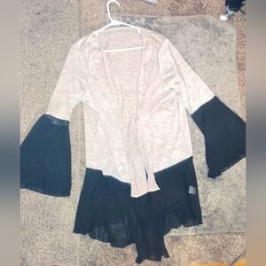 Shaw w satin cuffs very lightweight comfy